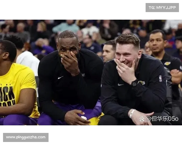 NBA最新动态：詹姆斯重返赛场勇士快船激战 正面对决展现联盟新格局